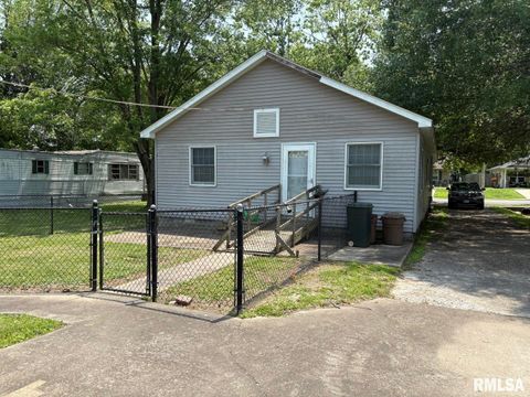 Tiny photo for 1606 & 1608 W Faust Street, Marion, IL 62959 (MLS # EB458306)