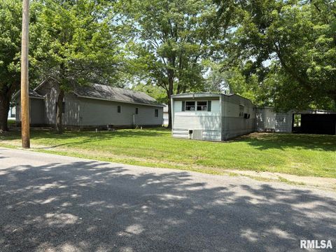Tiny photo for 1606 & 1608 W Faust Street, Marion, IL 62959 (MLS # EB458306)