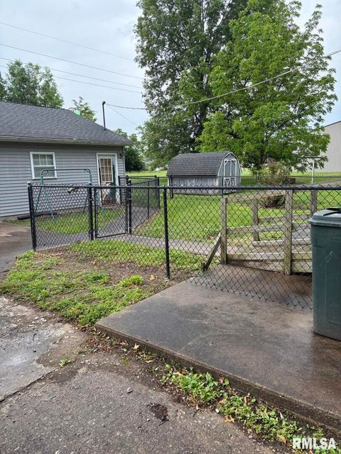 Tiny photo for 1606 & 1608 W Faust Street, Marion, IL 62959 (MLS # EB458306)