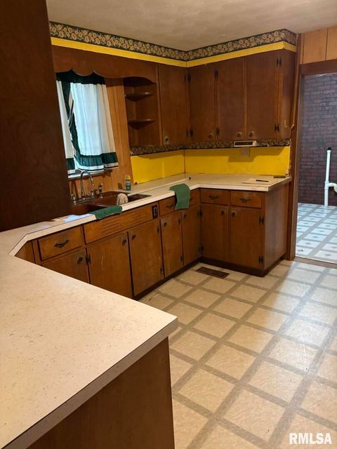 Tiny photo for 1606 & 1608 W Faust Street, Marion, IL 62959 (MLS # EB458306)