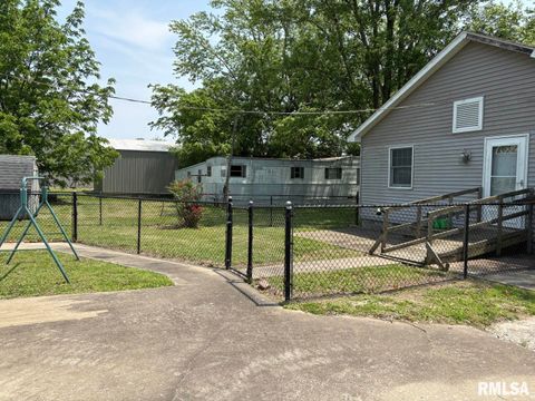 Tiny photo for 1606 & 1608 W Faust Street, Marion, IL 62959 (MLS # EB458306)