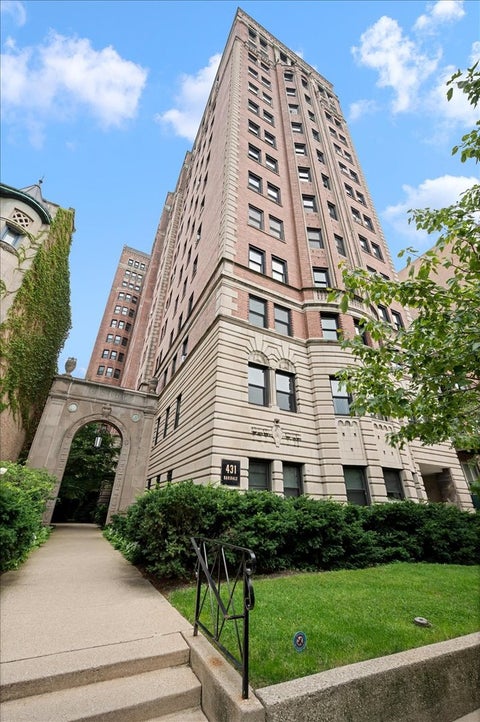 Photo of 431 W Oakdale Avenue #14A, Chicago, IL 60657 (MLS # 12744437)