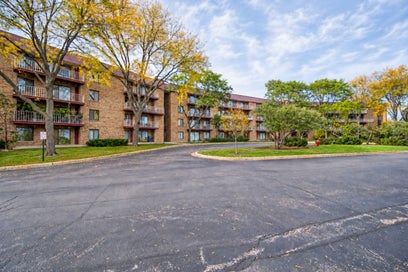5400 Astor Lane 103 Rolling Meadows IL 60008