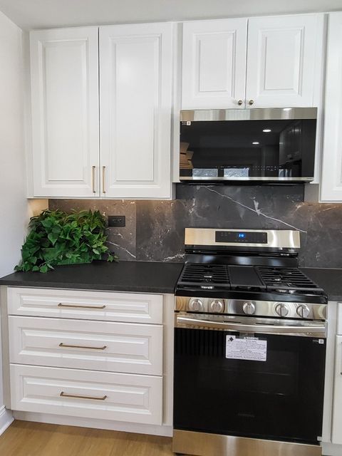 Tiny photo for 6831 Plymouth Road, Downers Grove, IL 60516 (MLS # 12603063)