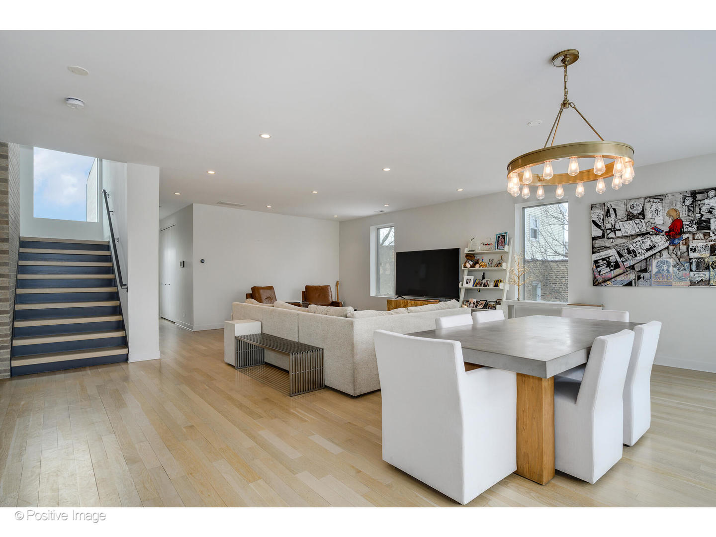 530 W Dickens Avenue 401