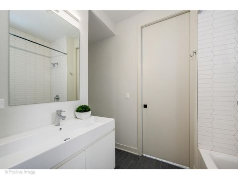 Tiny photo for 530 W Dickens Avenue #401, Chicago, IL 60614 (MLS # 12611012)