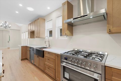 Tiny photo for 2416 W MORSE Avenue, Chicago, IL 60645 (MLS # 12502155)