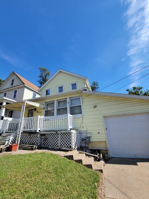 Tiny photo for 611 Farnam Street, Davenport, IA 50803 (MLS # 12771042)