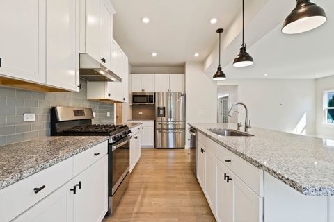 Tiny photo for 2020 Squire Circle, Yorkville, IL 60560 (MLS # 12492312)