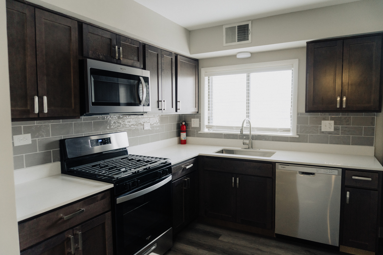 6034 N WOLCOTT Avenue 1W