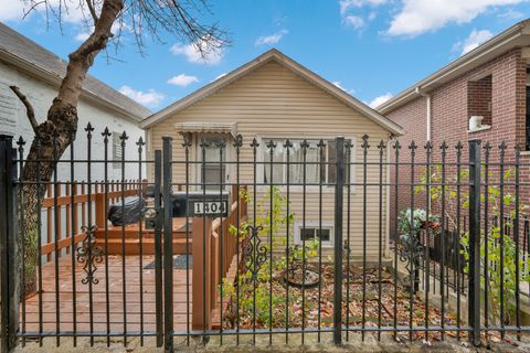 Photo of 1404 W FULLER Street, Chicago, IL 60608 (MLS # 12542302)