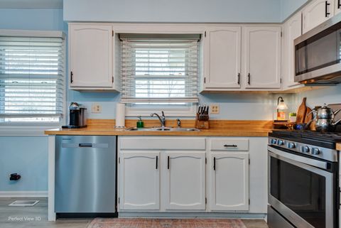 Tiny photo for 4 W Beech Drive, Schaumburg, IL 60193 (MLS # 12607038)