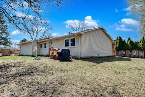 Tiny photo for 4 W Beech Drive, Schaumburg, IL 60193 (MLS # 12607038)