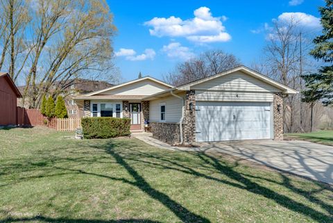 Photo of 4 W Beech Drive, Schaumburg, IL 60193 (MLS # 12607038)