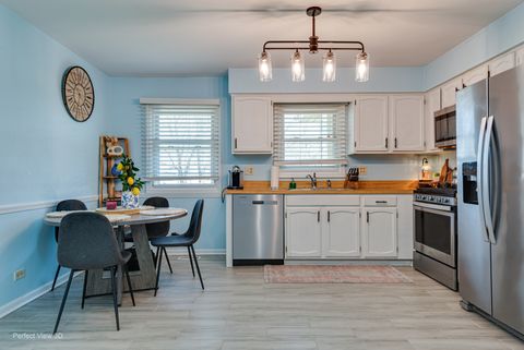 Tiny photo for 4 W Beech Drive, Schaumburg, IL 60193 (MLS # 12607038)