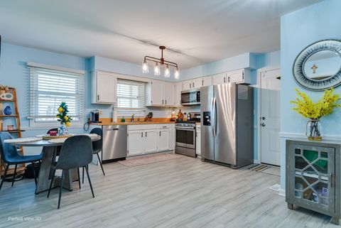 Tiny photo for 4 W Beech Drive, Schaumburg, IL 60193 (MLS # 12607038)