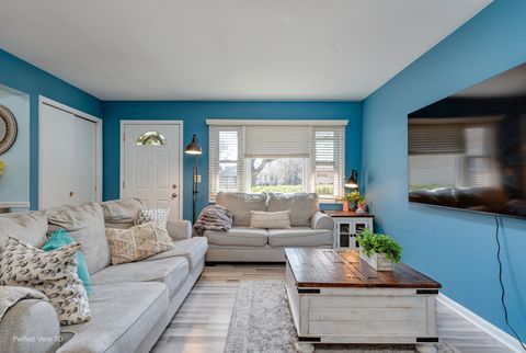 Tiny photo for 4 W Beech Drive, Schaumburg, IL 60193 (MLS # 12607038)