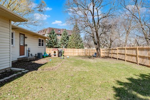 Tiny photo for 4 W Beech Drive, Schaumburg, IL 60193 (MLS # 12607038)