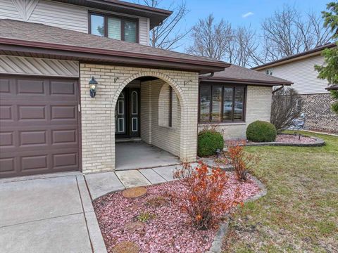 Tiny photo for 10912 Circle Drive, Palos Hills, IL 60465 (MLS # 12501459)