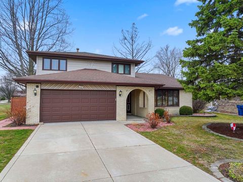 Photo of 10912 Circle Drive, Palos Hills, IL 60465 (MLS # 12501459)