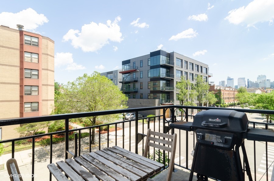 6 S Laflin Street 305S