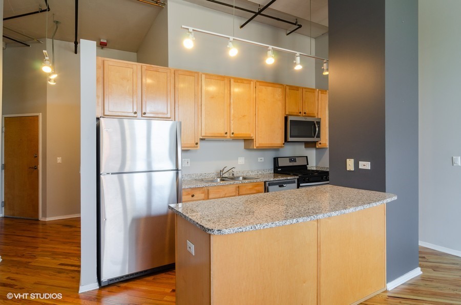 6 S Laflin Street 305S