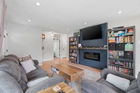 Tiny photo for 11649 S Nagle Avenue, Worth, IL 60482 (MLS # 12634529)
