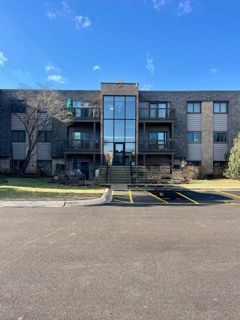 Photo of 1442 STONEBRIDGE Circle #I8, Wheaton, IL 60189 (MLS # 12572902)