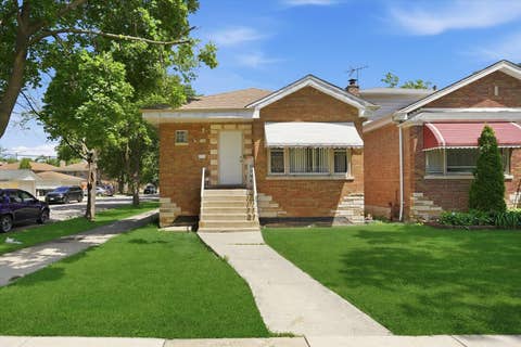 Photo of 7201 S Sawyer Avenue, Chicago, IL 60629 (MLS # 12677968)