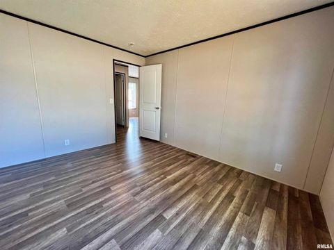 Tiny photo for 1101 E OAK Street, West Frankfort, IL 62896 (MLS # QC4267915)