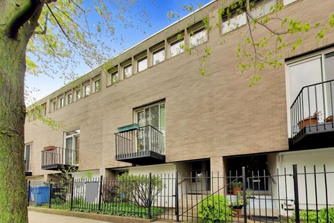 Photo of 1456 E Park Place, Chicago, IL 60637 (MLS # 12632874)