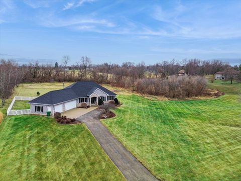 Tiny photo for 891 Pheasant Run Rd Road, Clinton, IA 52732 (MLS # 100000452)