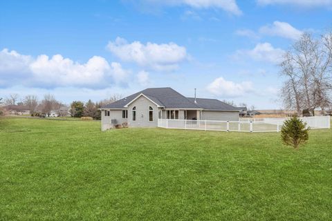 Tiny photo for 891 Pheasant Run Rd Road, Clinton, IA 52732 (MLS # 100000452)