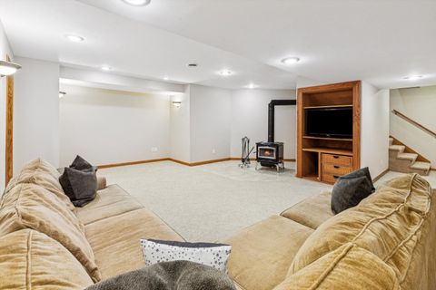 Tiny photo for 891 Pheasant Run Rd Road, Clinton, IA 52732 (MLS # 100000452)