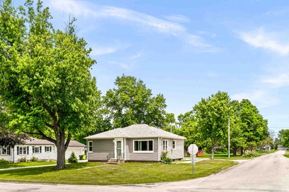 525 Grant Street Chenoa IL 61726
