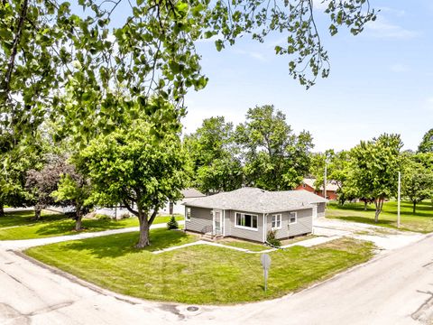 Tiny photo for 525 Grant Street, Chenoa, IL 61726 (MLS # 12667421)