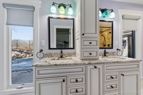 Tiny photo for 980 Persimmon Court, St. Charles, IL 60174 (MLS # 12505710)