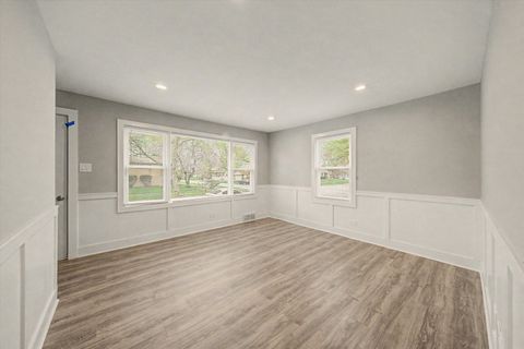 Tiny photo for 14701 Beachview Terrace, Dolton, IL 60419 (MLS # 12636711)