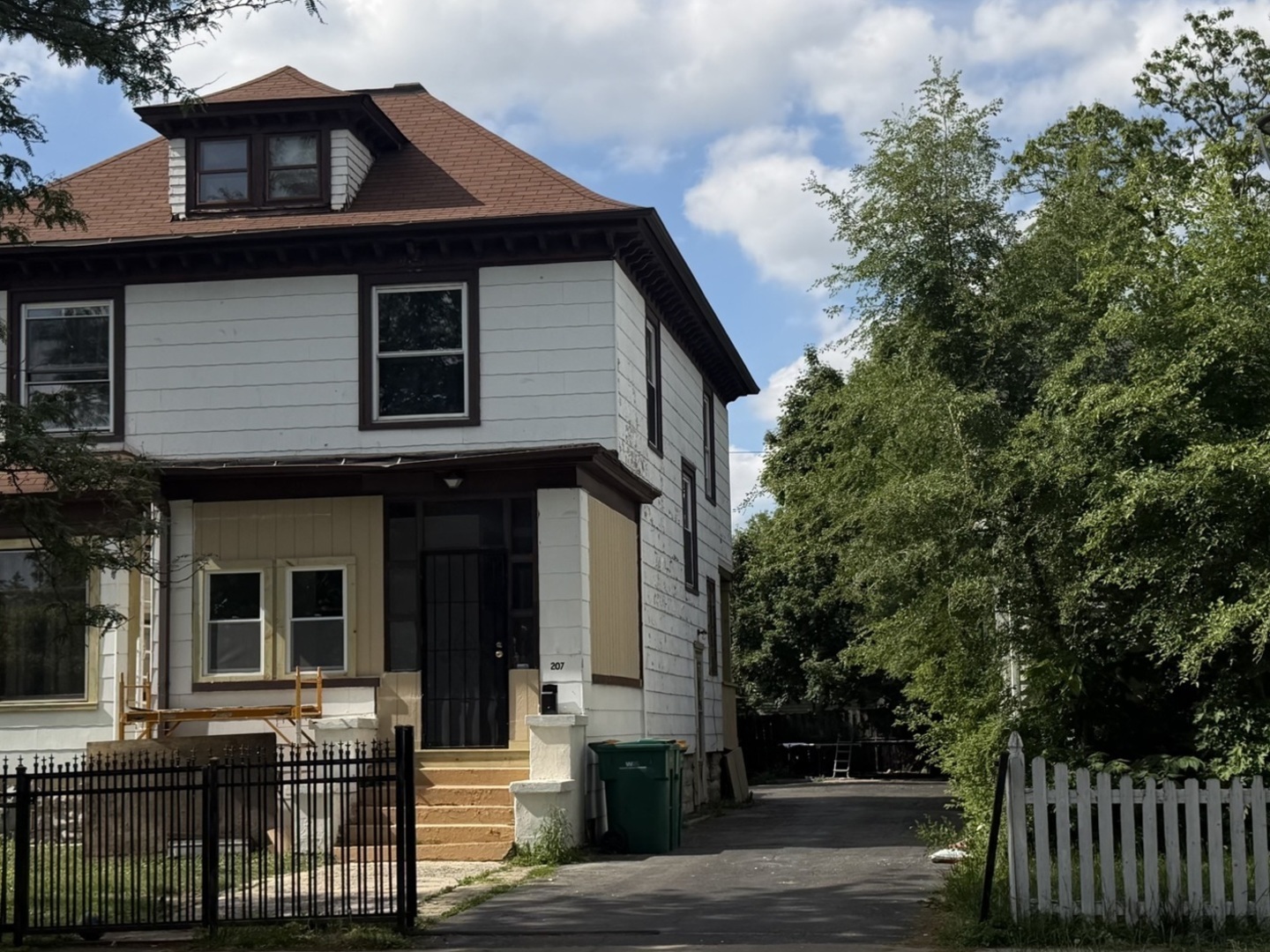 207 2nd Avenue