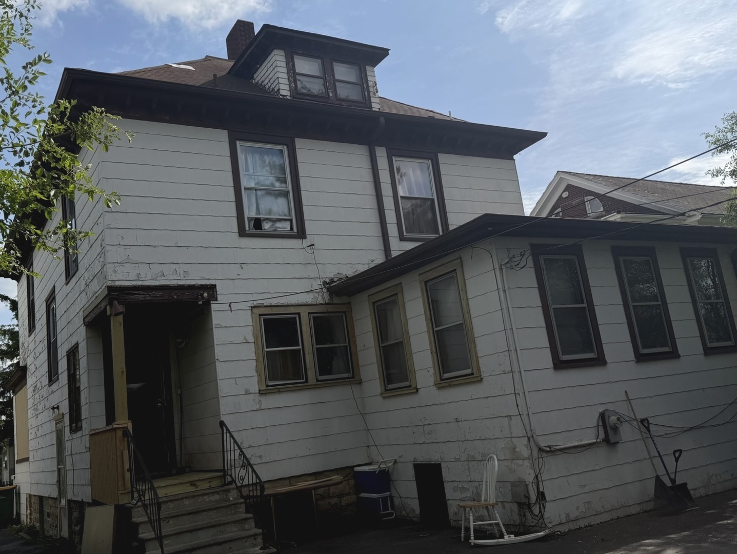207 2nd Avenue