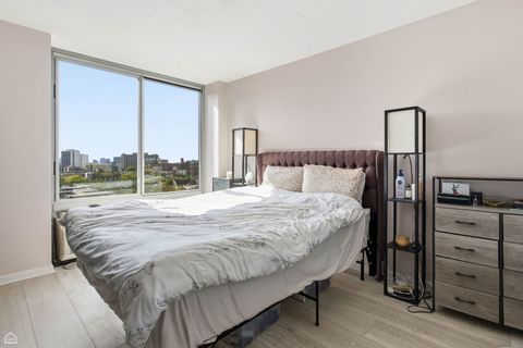 Tiny photo for 450 W Briar Place #10H, Chicago, IL 60657 (MLS # 12585928)