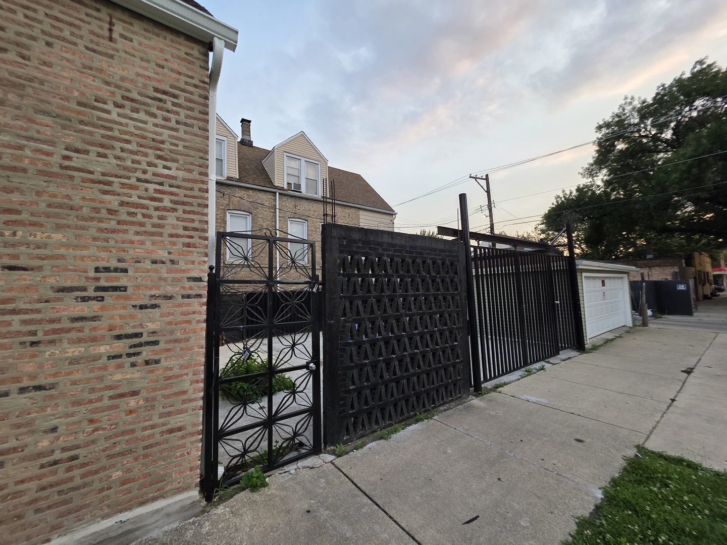 2800 S Saint Louis Avenue