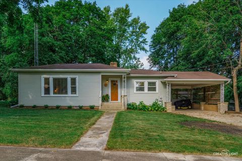 217 S Oak Street Hinckley IL 60520