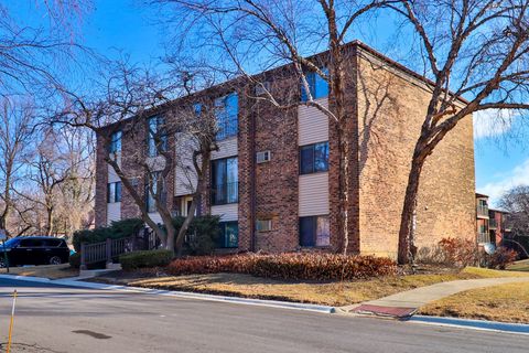 Tiny photo for 170 DUNTEMAN Drive #301, Glendale Heights, IL 60139 (MLS # 12578345)