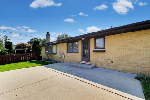 Tiny photo for 704 W Lonnquist Boulevard, Mount Prospect, IL 60056 (MLS # 12746797)