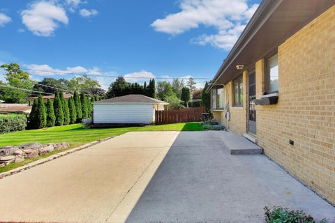 Tiny photo for 704 W Lonnquist Boulevard, Mount Prospect, IL 60056 (MLS # 12746797)