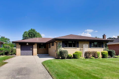 Tiny photo for 704 W Lonnquist Boulevard, Mount Prospect, IL 60056 (MLS # 12746797)