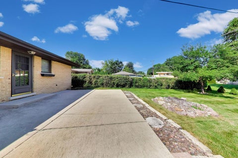 Tiny photo for 704 W Lonnquist Boulevard, Mount Prospect, IL 60056 (MLS # 12746797)