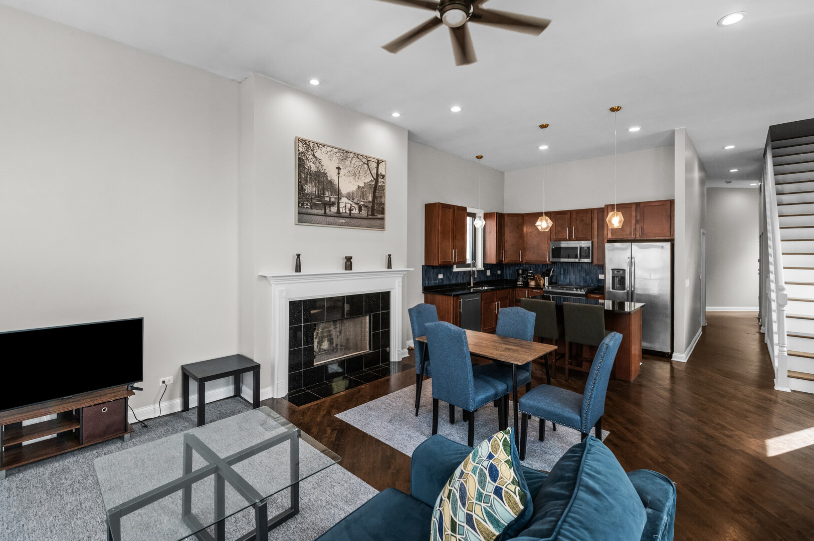 2421 W Warren Boulevard 3