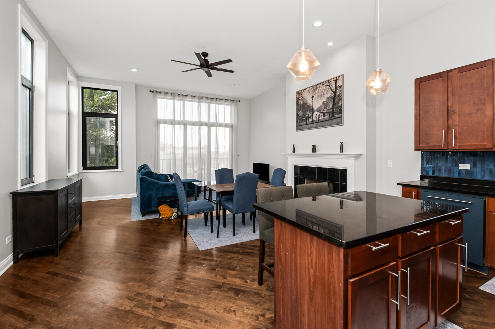 2421 W Warren Boulevard 3